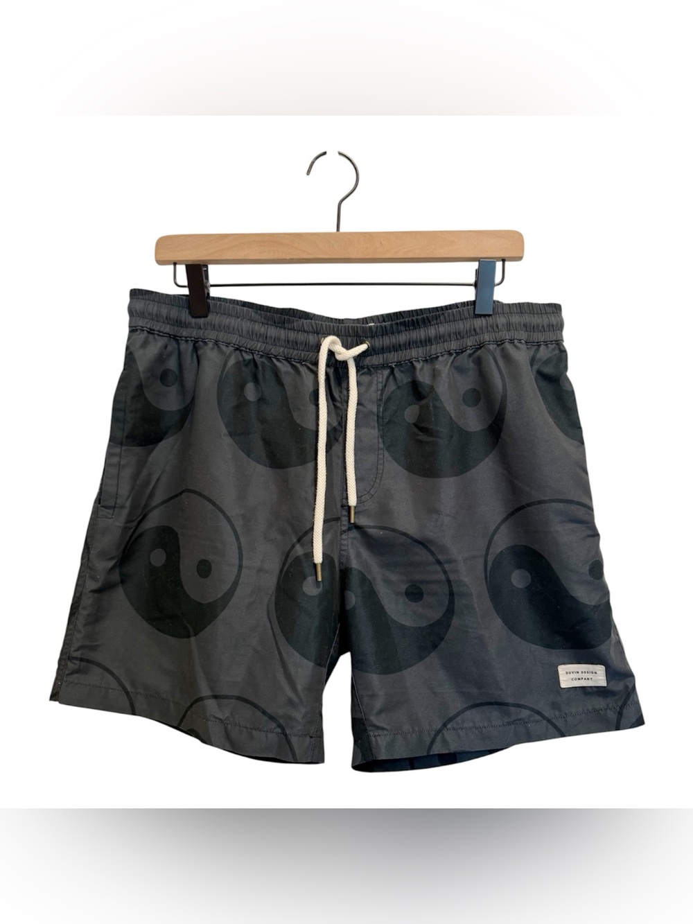 DUVIN DESIGN COMPANY Ying Yang Grey Drawstring Board Shorts size Medium